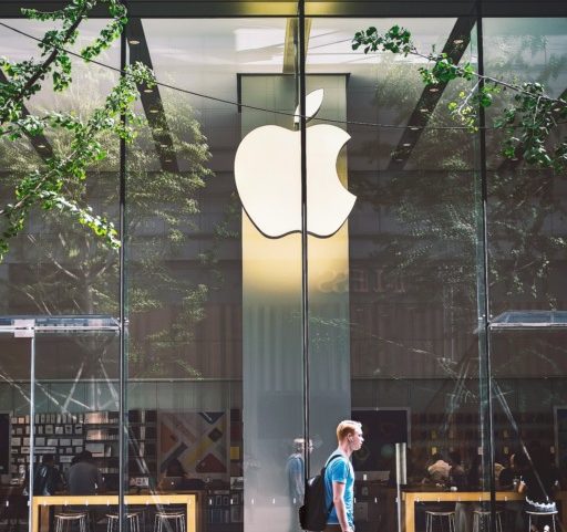 Apple revela possível iPhone dobrável no código do iOS 27