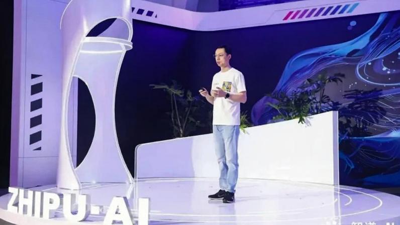 Na imagem, o CEO da Zhipu AI, Zhang Peng