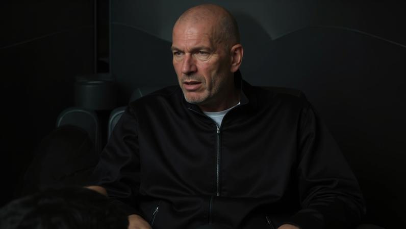 Zinedine Zidane, ex-meia campeão pela França, e o filho Luca, goleiro do Granada
