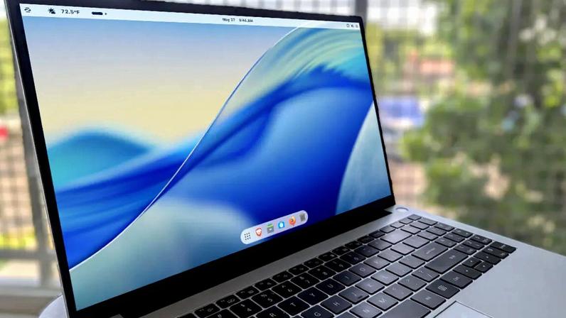 With Zorin OS Pro, getting a MacOS layout is simple.