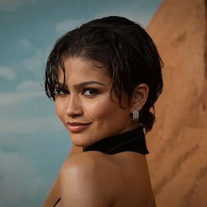 Zendaya se inspira em deusa grega para divulgação de A Odisseia