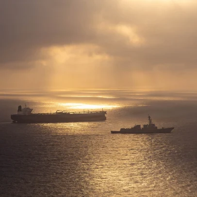 Trump ameaça atacar estruturas no Irã para cada navio atingido em Ormuz