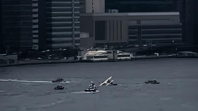 Hidroavião pousa no East River, Nova York, com ferimentos leves