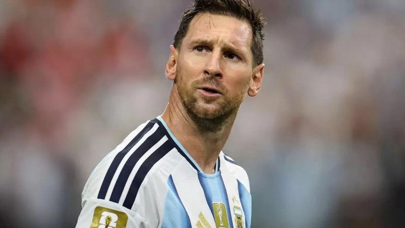 O melhor amigo de Messi em campo era outro brasileiro polêmico, que foi preso e hoje vive no anonimato. 'Passamos muito tempo juntos'.