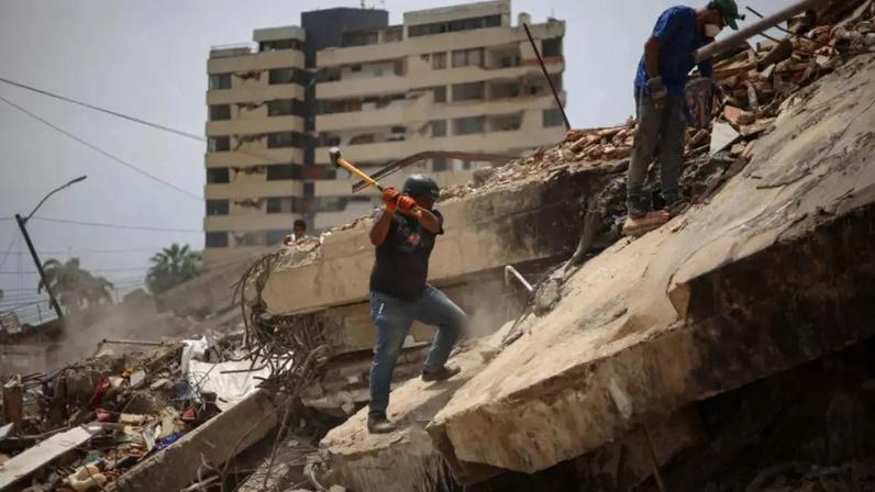 Equipes de socorro continuam as buscas mais de uma semana após duplo terremoto que matou cerca de 3 mil pessoas, segundo balanço divulgado em 4 de julho de 2026.