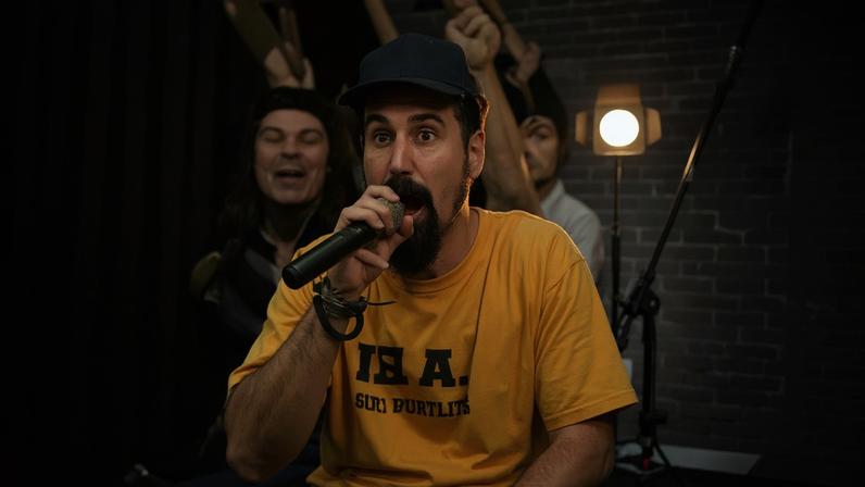 Clássico do System Of A Down ganha versão no pandeiro e conquista fãs