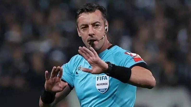Raphael Claus, juiz brasileiro que revoltou roteirista de Deadpool após expulsão em jogo da Copa do Mundo 2026
