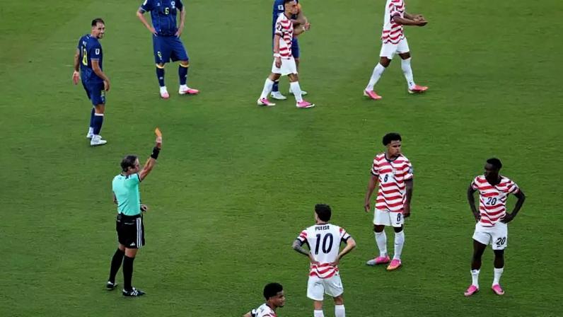 Trump agradece FIFA por anular suspensão de jogador dos EUA –