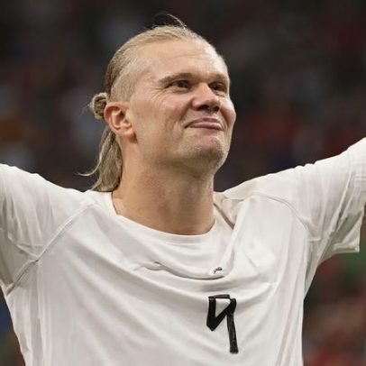 Haaland em estreia faz feito que Ronaldo não atingiu em 20 Copas