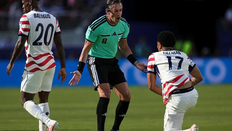 Raphael Claus apitou EUA x Bósnia pela 16 avos da Copa do Mundo 2026 (Photo by Jamie Squire/Getty Images)