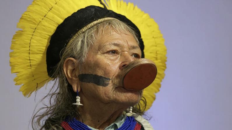 Brasília - O cacique Raoni Metuktire durante cerimônia de entrega da Medalha de Honra ao Mérito Indigenista, concedida a autoridades públicas e cidadãos que se destacaram na luta em favor dos povos indígenas brasileiros (Marcelo Camargo