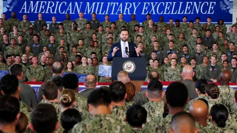 O vice-presidente dos EUA, JD Vance, durante evento que marca os 250 anos das Forças Armadas americanas na Estação Aérea Naval de Oceana, em Virginia Beach, Virgínia, em 1º de julho de 2026.