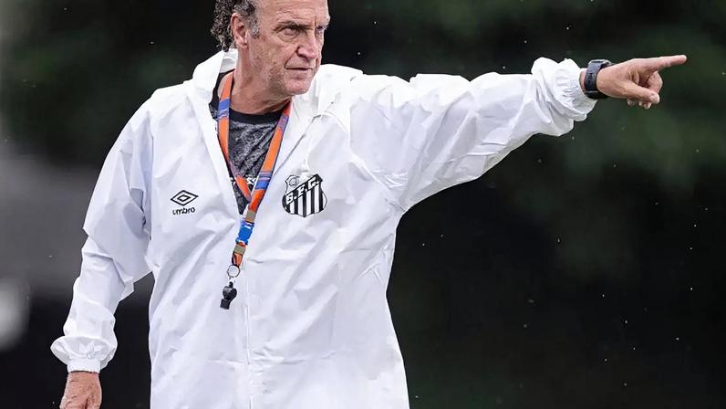Cuca aproveita a intertemporada para observar os jovens talentos do Santos –