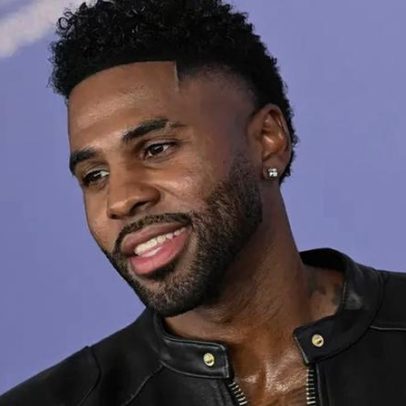 Jason Derulo reage a críticas por tanque de tubarões em mansão