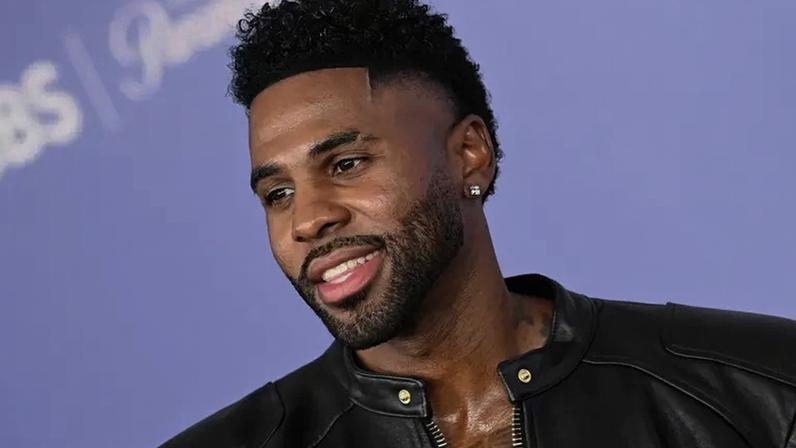 Jason Derulo reage a críticas por tanque de tubarões em mansão