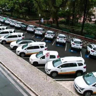 Governo do RS entrega 52 veículos adaptados para pessoas com deficiência