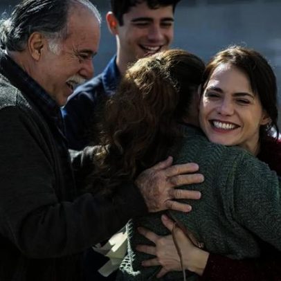 Adriana deixa a prisão e promete vingança