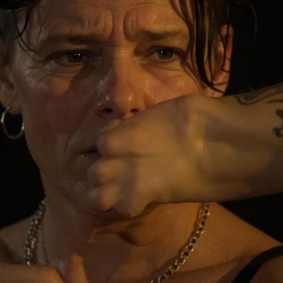 Yungblud faz discurso emocional durante show e chora
