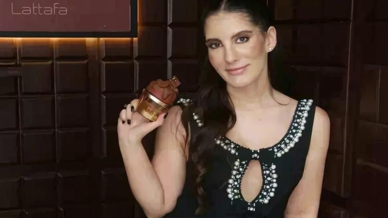 Maria Jaber, expert em perfumaria árabe: 'Um dos maiores erros é escolher apenas pela fita olfativa. O perfume muda conforme a química da pele'.