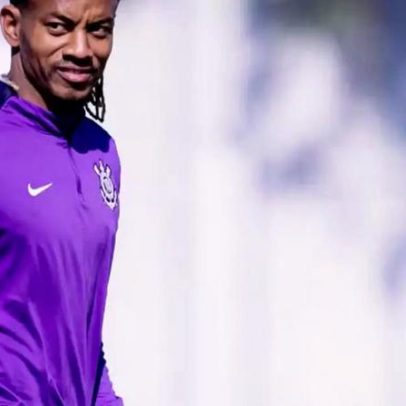 Torcida do Corinthians discute renovação de contrato de André Carrillo