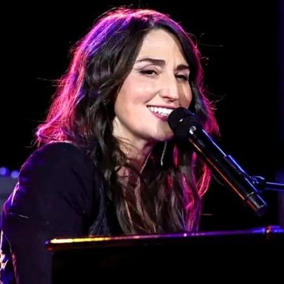 Sara Bareilles relembra turnê com Maroon 5 e primeira experiência com cocaína