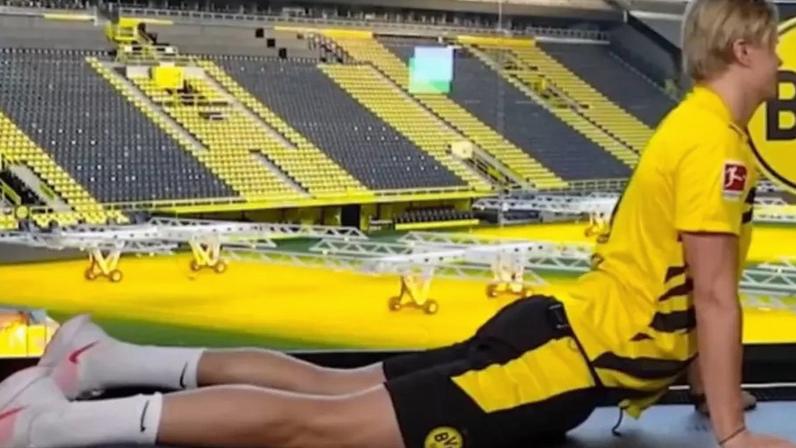 Descubra como astros do futebol mundial, de Cristiano Ronaldo a Erling Haaland, usam o yoga como segredo para evitar lesões e manter o foco