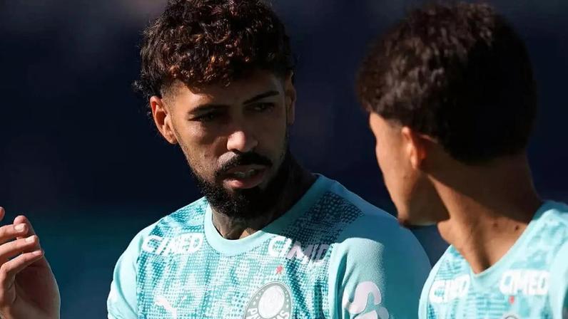 Barboza durante treinamento do Palmeiras ao longo da semana –