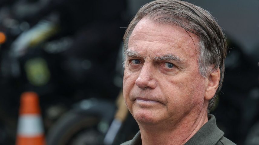 Bolsonaro pede a Moraes autorização para consulta com esposa de Flávio