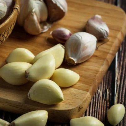 Alho como antibiótico: riscos à saúde e eficácia duvidosa