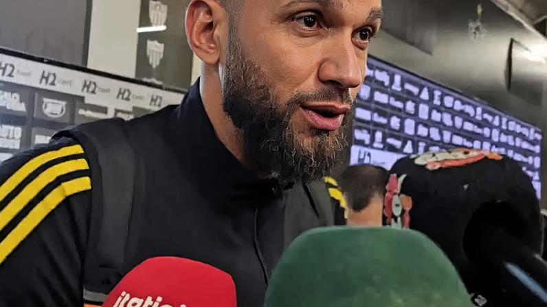 Everson em entrevista na zona mista ( Reprodução) / Gávea News