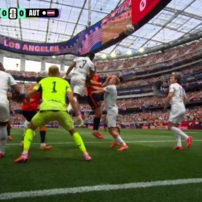 Aos 8 minutos do 1º tempo, nova regra na Copa anula escanteio pelo VAR