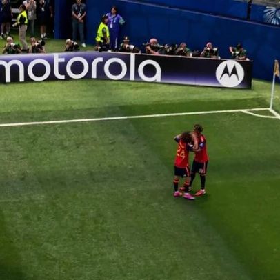 Cucurella abre o placar para a Espanha, mas gol é anulado