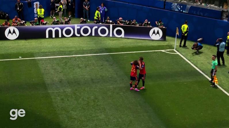 Cucurella abre o placar para a Espanha, mas gol é anulado