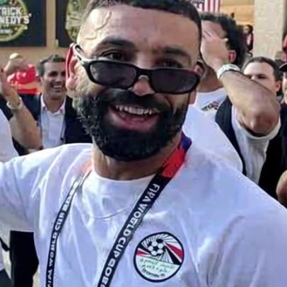 Salah celebra a classificação do Egito cantando e dançando com colegas