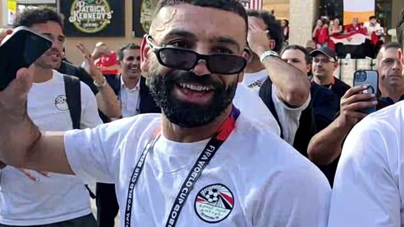 Salah canta e dança com colegas de seleção para comemorar classificação do Egito