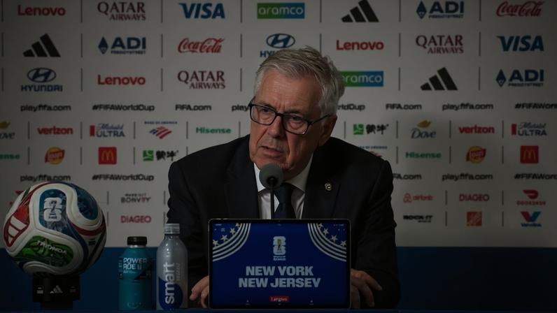 Luxemburgo critica Ancelotti pelas escolhas na Copa do Mundo e afirma que a pressão sobre o técnico da Seleção seria maior se ele fosse brasileiro.