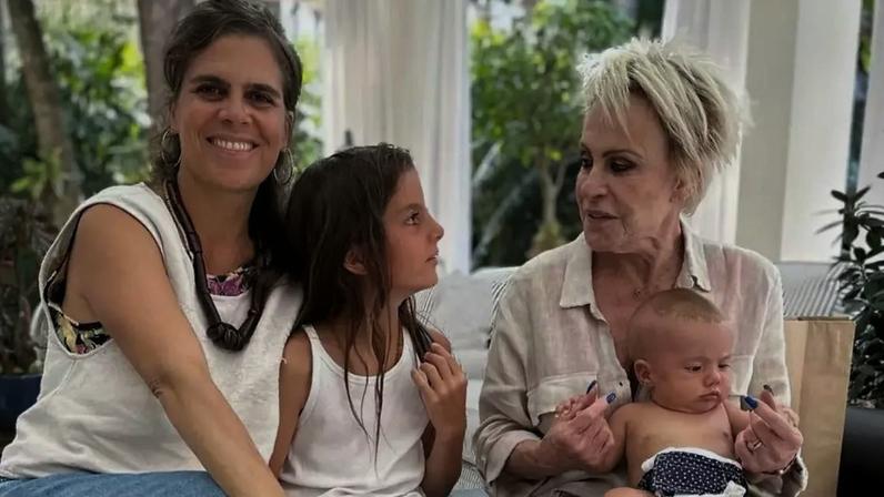 Ana Maria Braga e Familia ( reprodução/instagram) / Gávea News