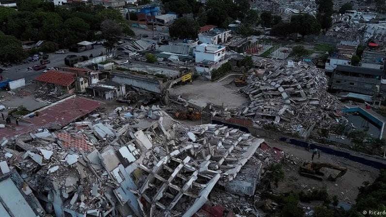 Equipes brasileiras estão em La Guaira, o estado mais devastado pelos terremotos