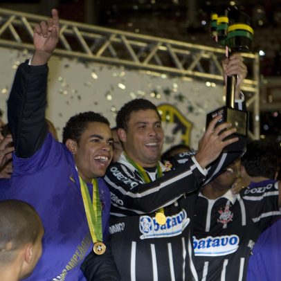 Do pênalti em Tinga ao “põe no DVD”: a história de Corinthians x Inter