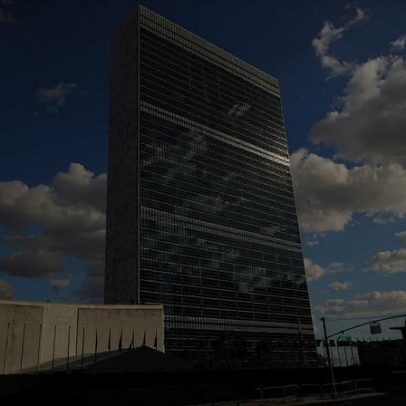 Homem morre após atear fogo a si mesmo em frente à ONU, NY