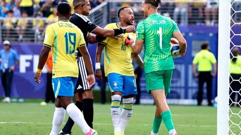 Neymar discute com o goleiro Ørjan Nyland