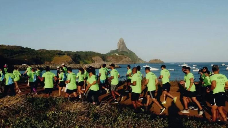 Fernando de Noronha foi um dos cenários percorridos pela Olympikus durante a jornada retratada no documentário “Brasil, País do Corre (Foto: Fractal)