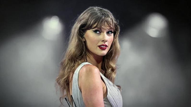 Taylor Swift em show em Londres durante sua última turnê, a The Eras, em agosto de 2024
