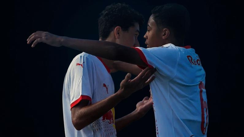 Jogadores do time sub-15 do Red Bull Bragantino.