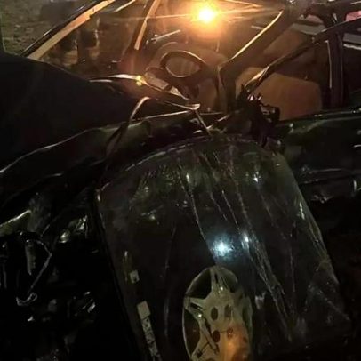 Mulher fica gravemente ferida em acidente entre carro e carreta na RS-122
