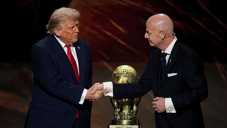 O presidente americano, Donald Trump, e o presidente da Fifa, o italiano Gianni Infantino, em evento em dezembro passado