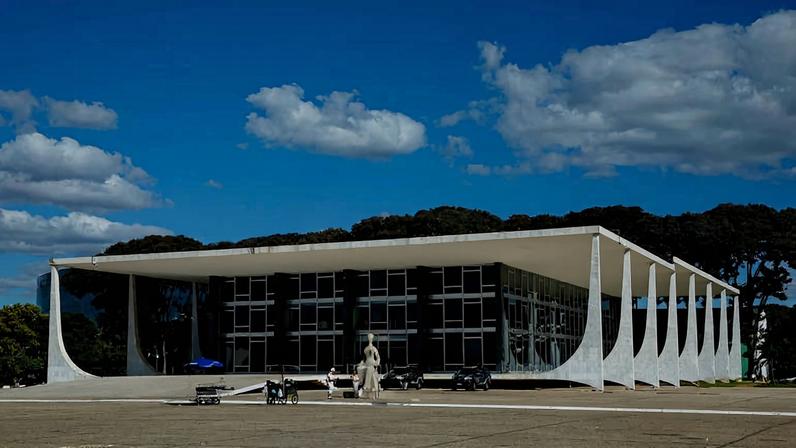Fachada da sede do STF (Supremo Tribunal Federal), na Praça dos Três Poderes, em Brasília