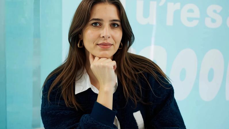 Jovem Gen Z transforma carreira após usar IA e atingir 140 milhões de visualizações no LinkedIn