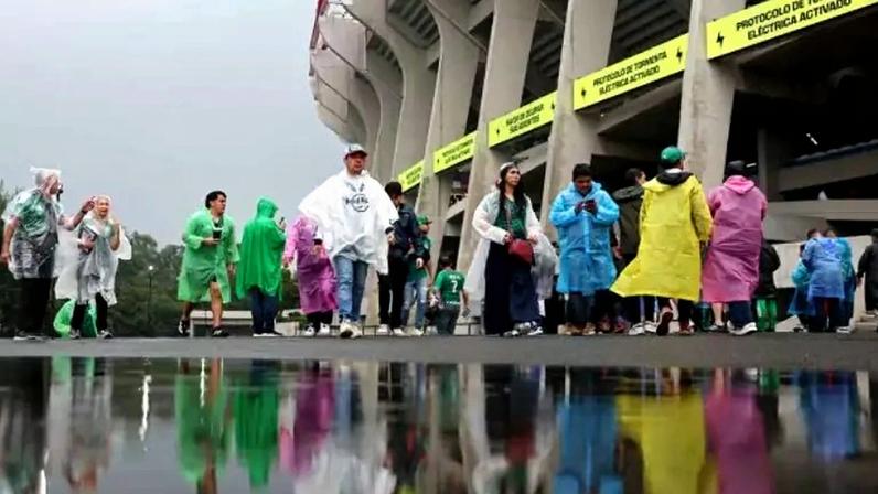 Partida do México diante do Equador também sofreu atraso por conta de más condições climáticas –