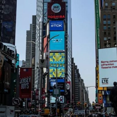 Times Square, coração iluminado de Nova York, atrai milhões de visitantes